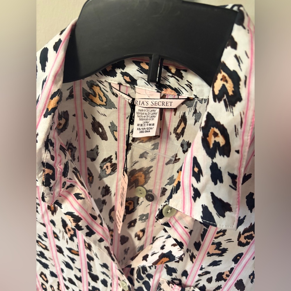 Victoria's Secret Pink Leopard Button Down Pajama Shirt NWT XS - Picture 4 of 7